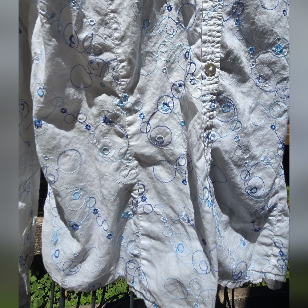 Horny Toad White & Blue Button Down Embroidered Shirt SzM - Picture 7 of 10